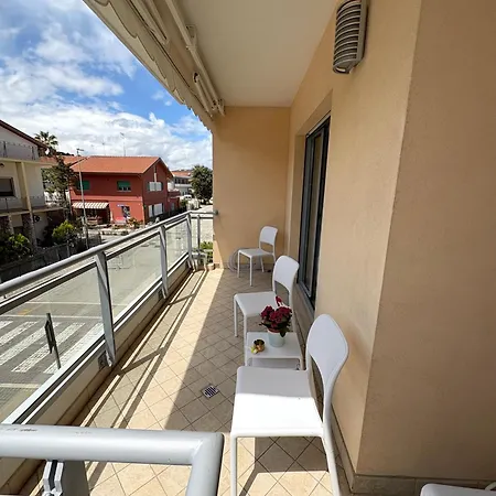 Dimore - Trilocale Al Mare Con Parcheggio Incluso Apartmán